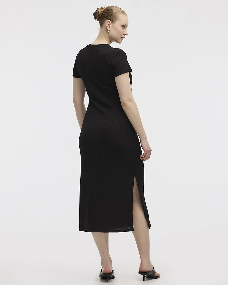 Robe midi côtelée à manches courtes