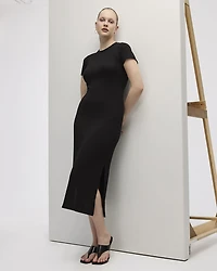 Robe midi côtelée à manches courtes