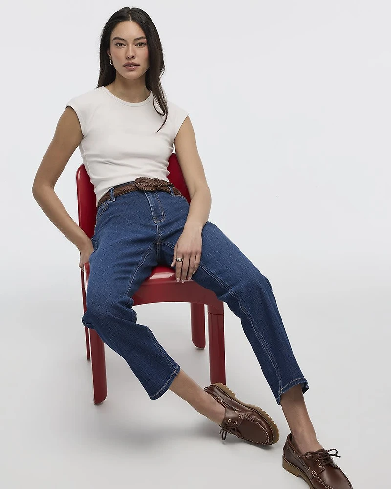 Jean à jambe droite et taille mi-haute