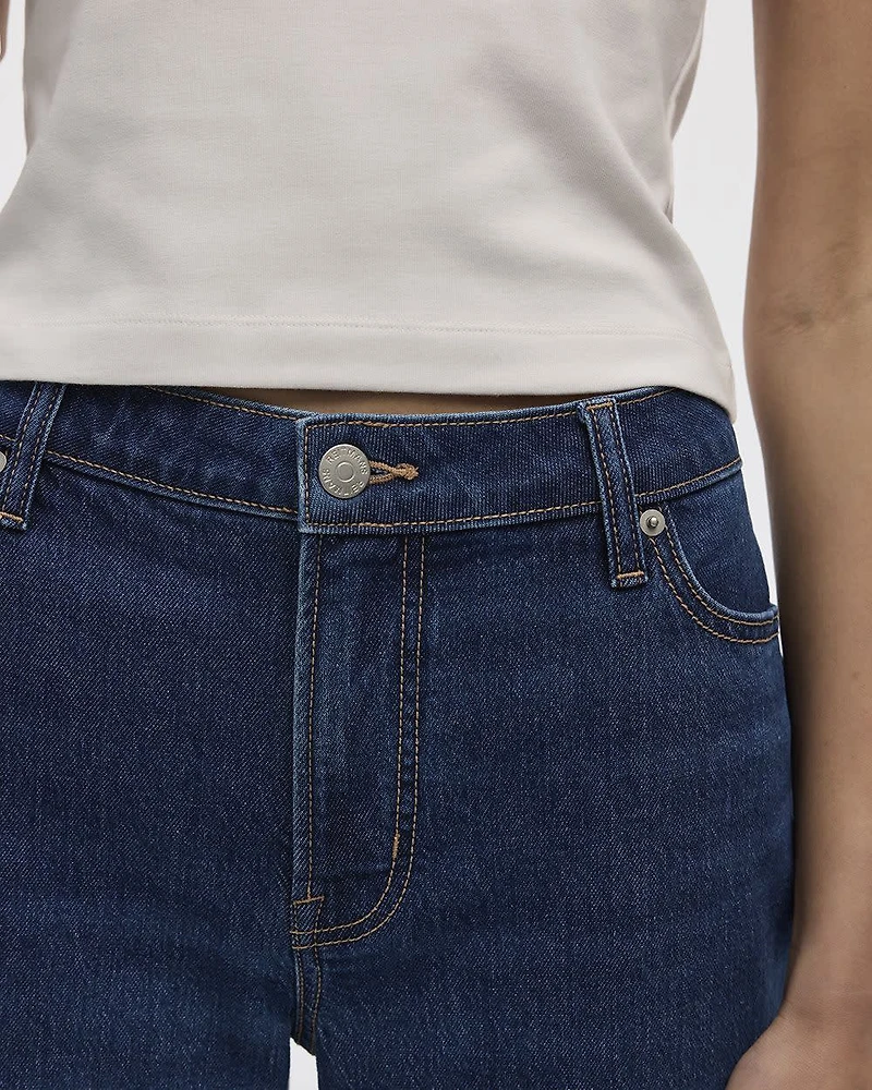 Jean à jambe droite et taille mi-haute