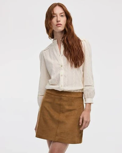 Blouse brodée à col montant