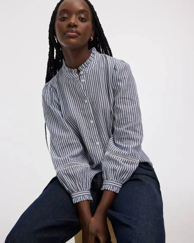 Blouse à manches bouffantes et col montant avec broderies