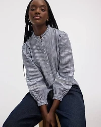 Blouse à manches bouffantes et col montant avec broderies