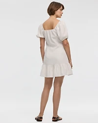 Robe courte à manches courtes bouffantes encolure en coeur