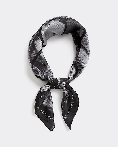 Foulard carré à motif de photos