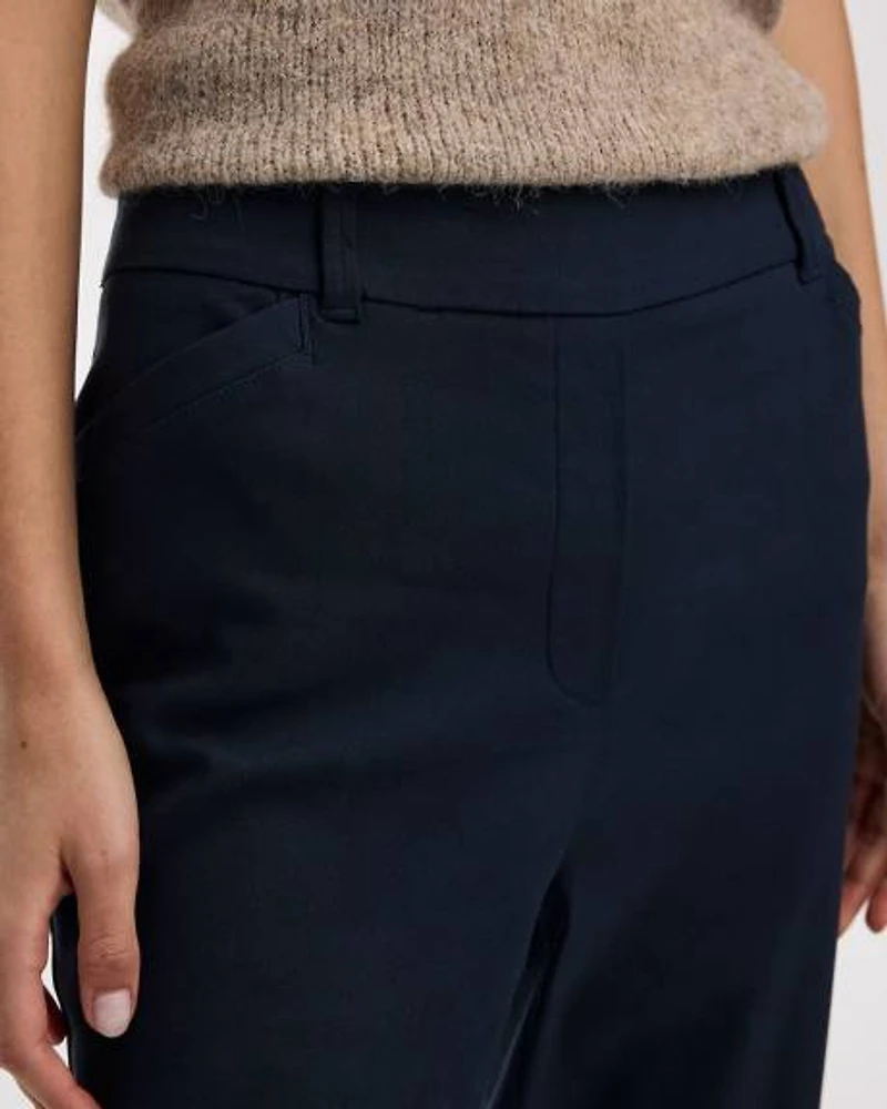 Pantalon à taille haute et jambe droite