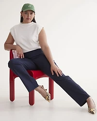 Pantalon à taille haute et jambe droite