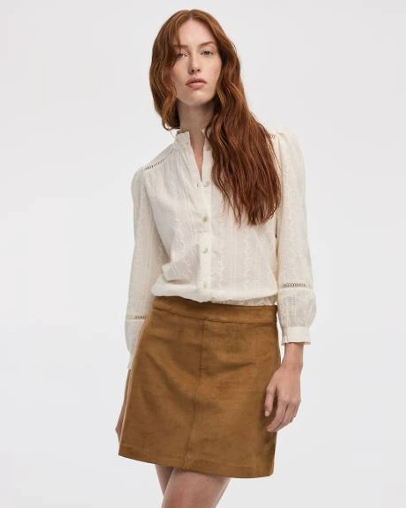 Blouse brodée à col montant