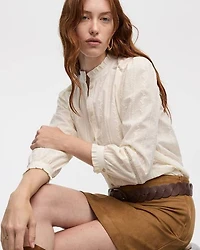 Blouse brodée à col montant