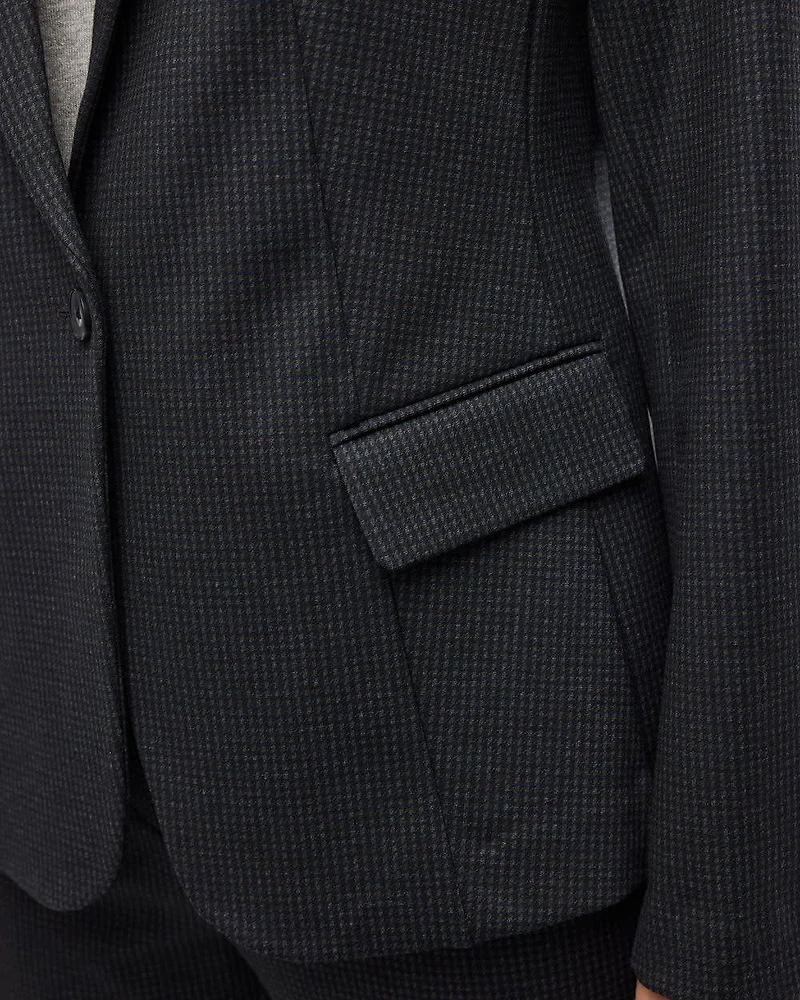 Fitted One-Button Knit Blazer