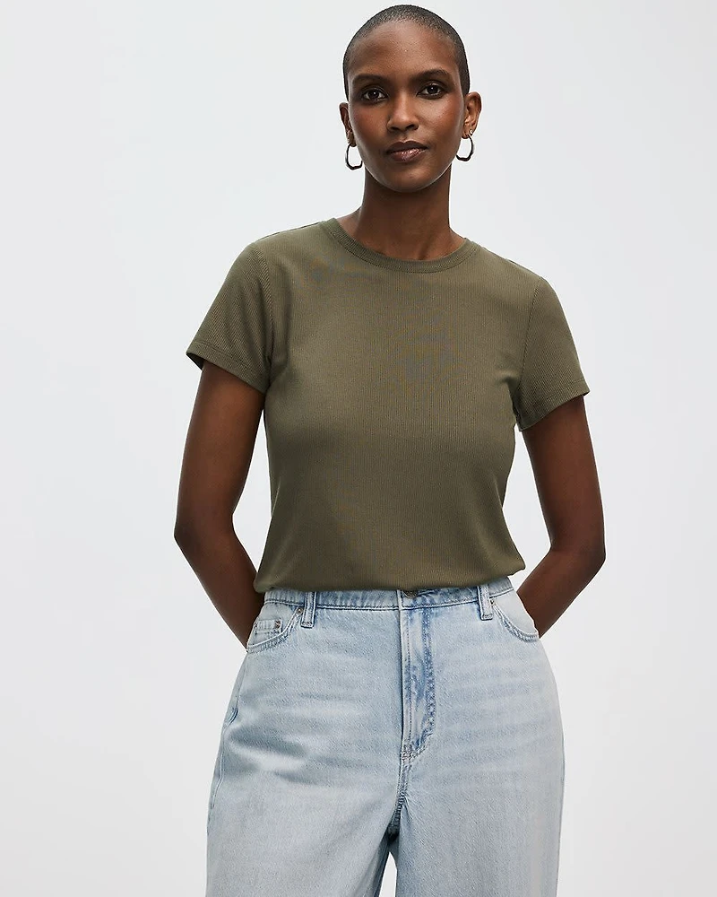 T-shirt côtelé et ajusté à col rond