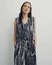 Extended-Sleeve V-Neck Buttoned-Down Blouse