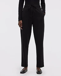 Pantalon à taille haute et jambe fuselée