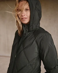 Manteau long à capuchon matelassé