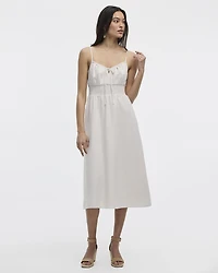 Robe midi sans manches à encolure en coeur