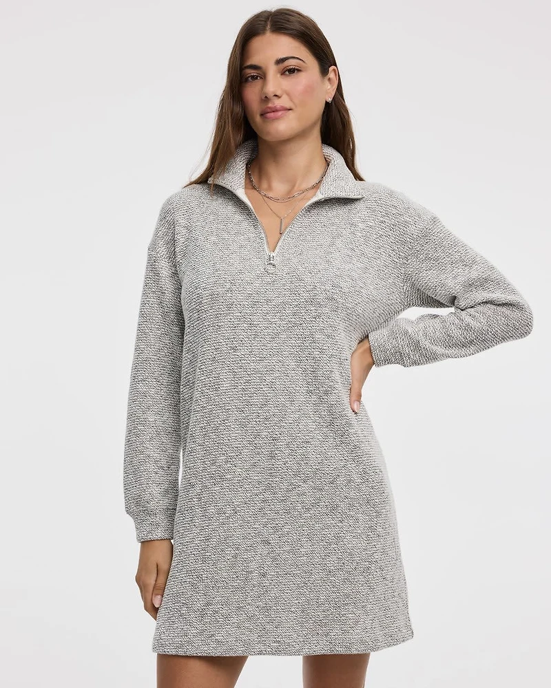 Robe courte à manches longues et col montant demi-zip