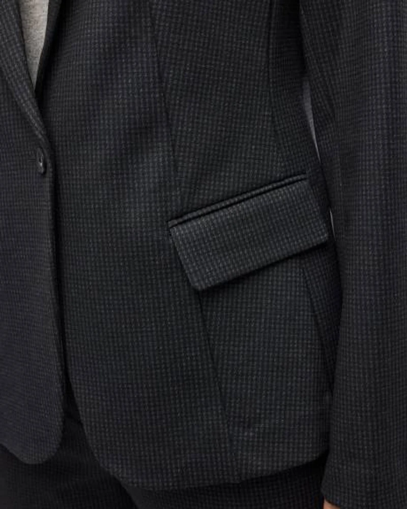 Fitted One-Button Knit Blazer