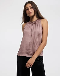 Blouse sans manches à col rond orné de bijoux