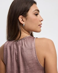 Blouse sans manches à col rond orné de bijoux