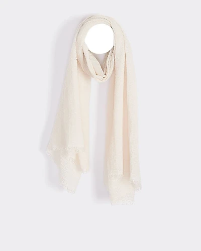 Foulard froissé avec ourlets effilochés