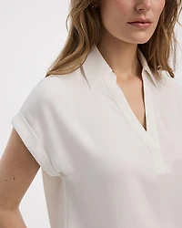 Blouse fluide à manches courtes et col en V