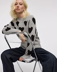 Pull à manches longues et col rond avec coeurs