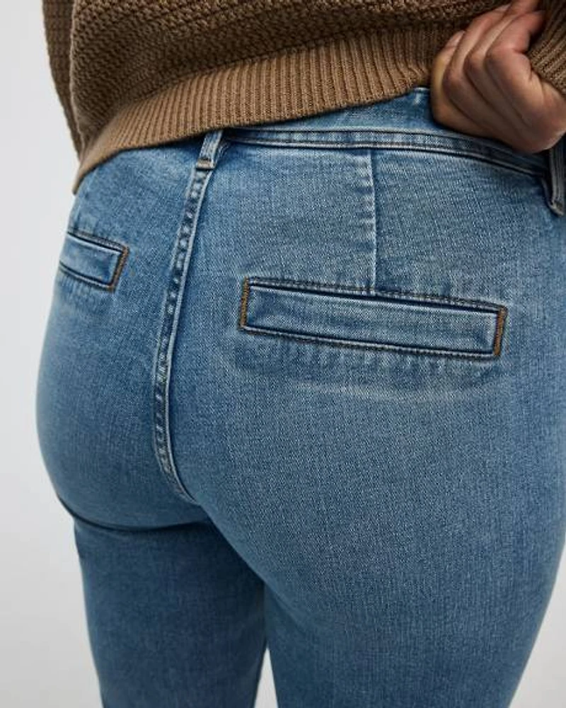 Jean taille haute à jambe étroite avec ceinture