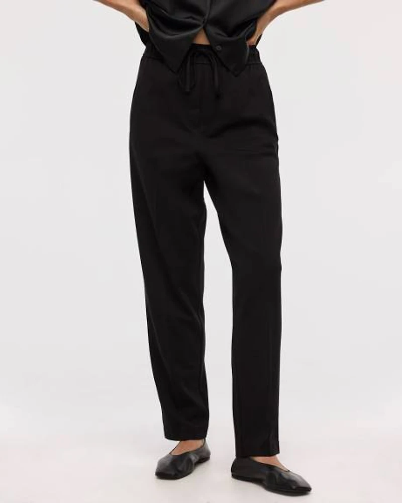 Pantalon à taille haute et jambe fuselée