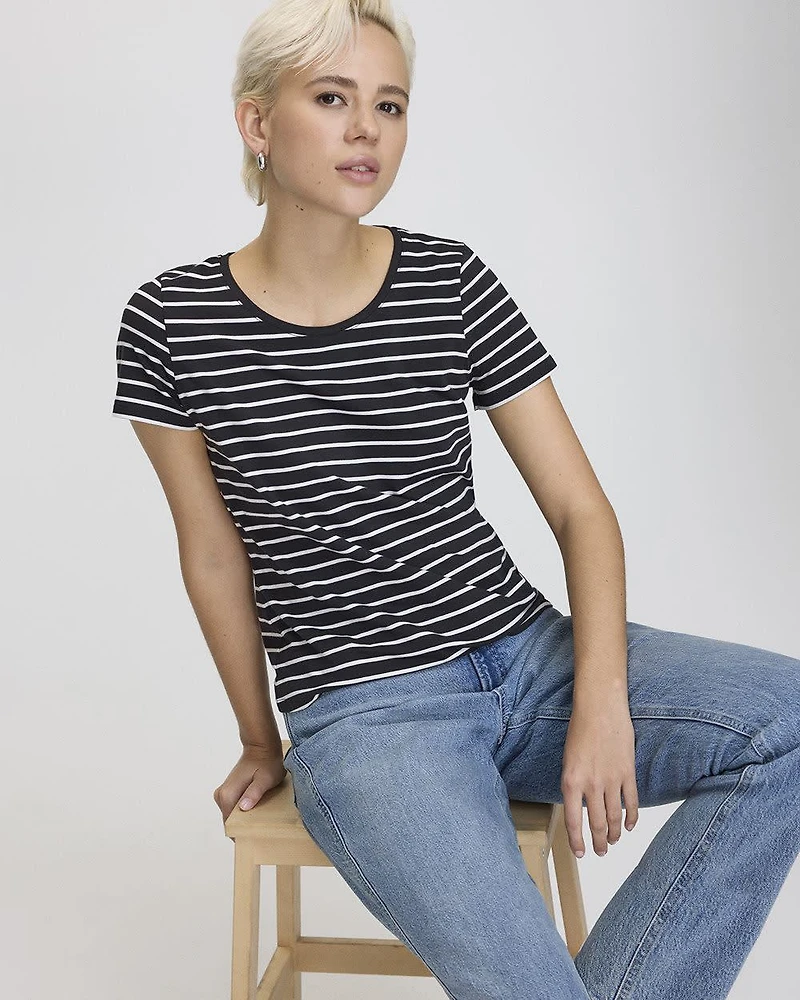 T-shirt rayé à col dégagé