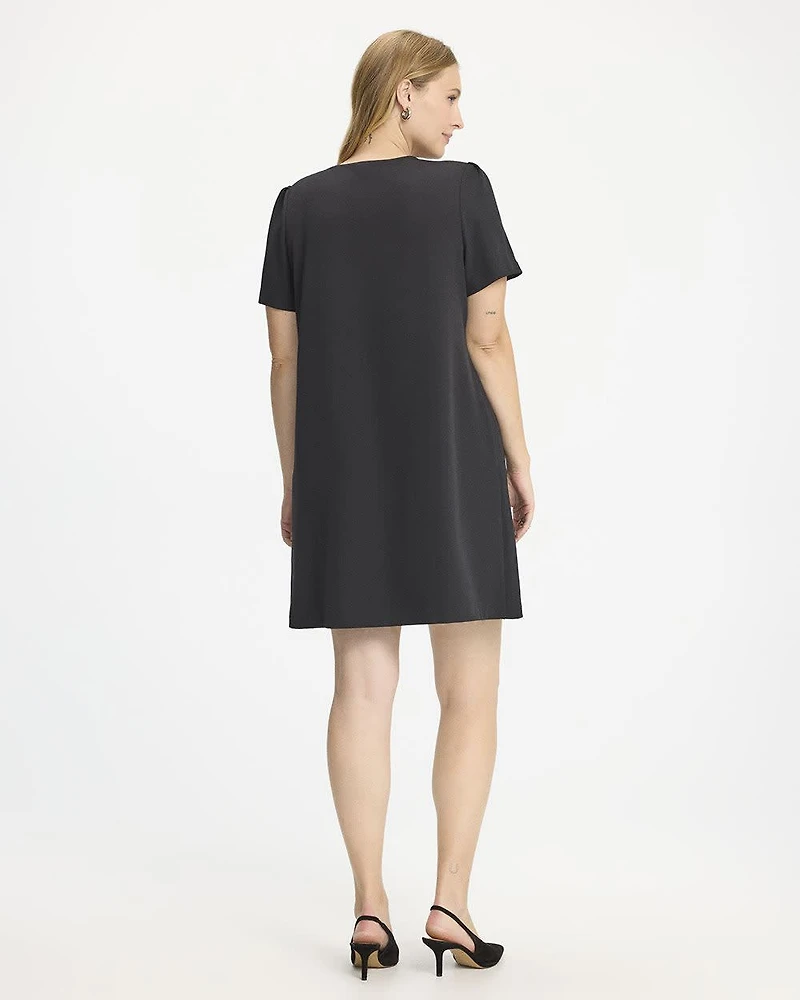 Robe droite à manches courtes et col V