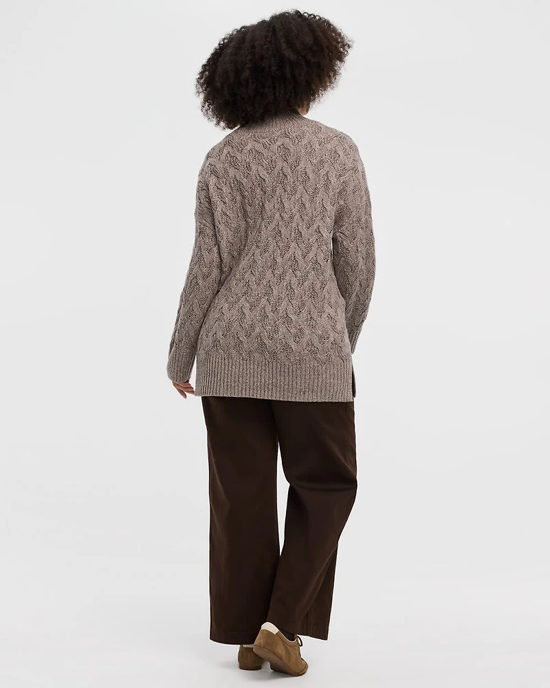 Pull à manches longues et col montant en tricot torsadé