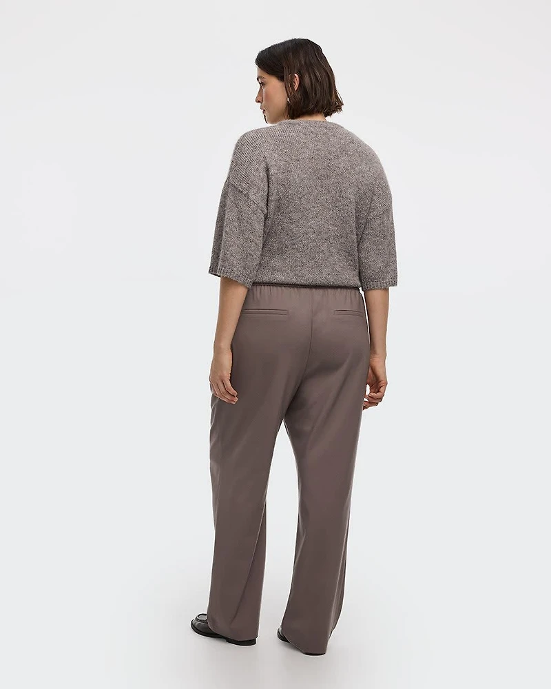 Pantalon à jambe droite plis cousus