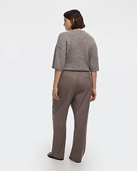 Pantalon à jambe droite plis cousus