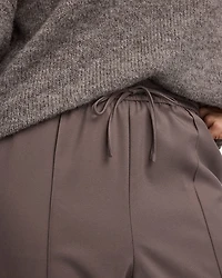 Pantalon à jambe droite plis cousus