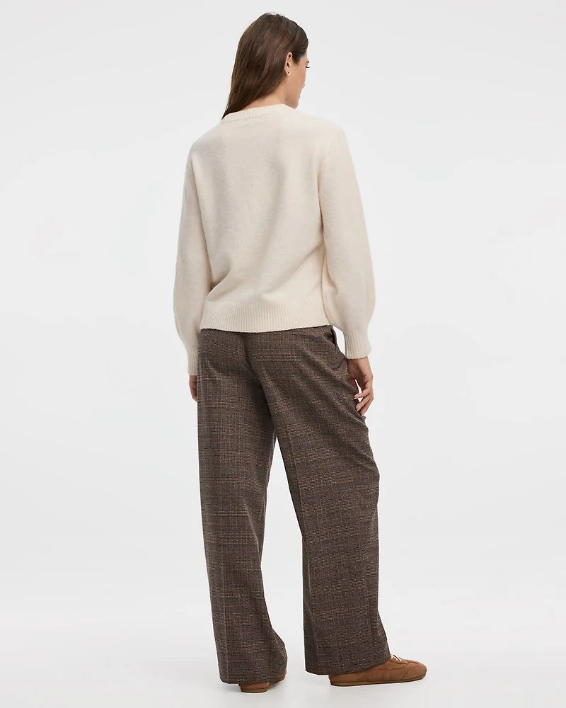 Pull à manches longues et col rond avec fleurs en soutache