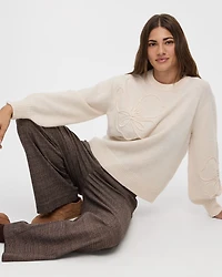 Pull à manches longues et col rond avec fleurs en soutache