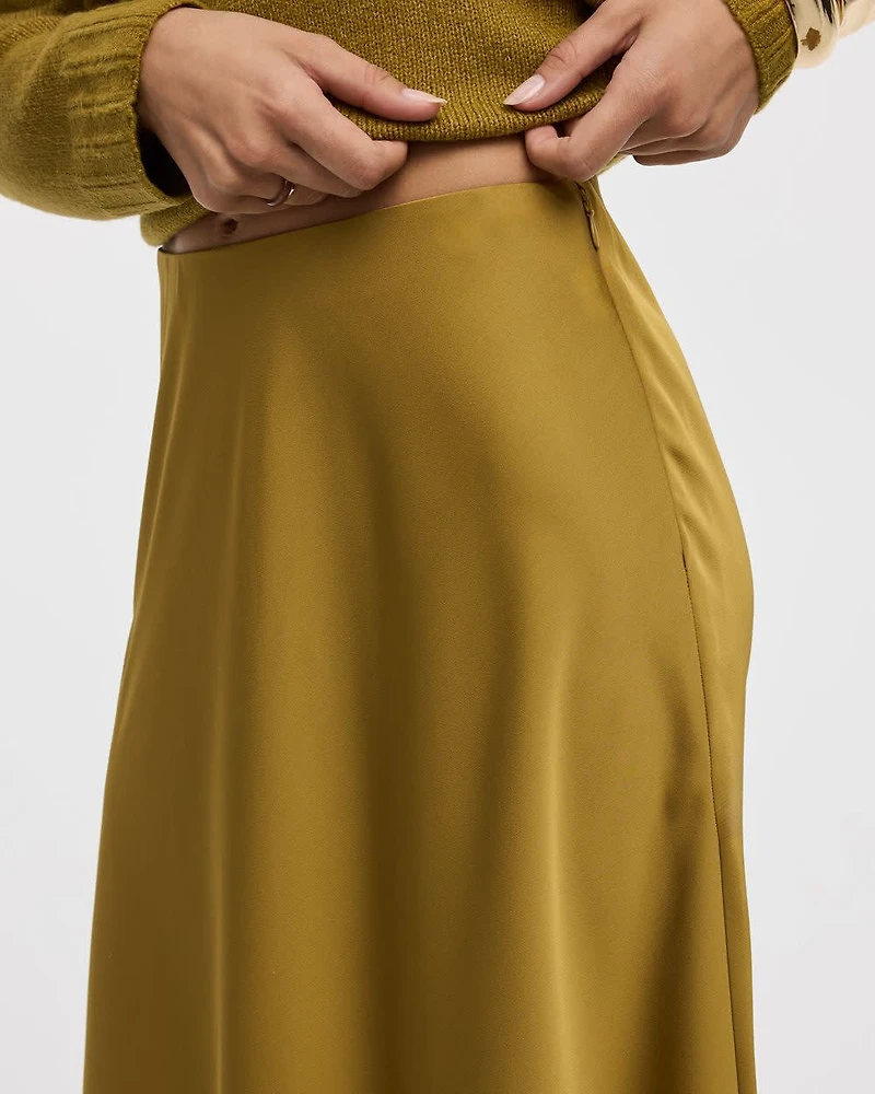 Jupe midi A silhouette en satin