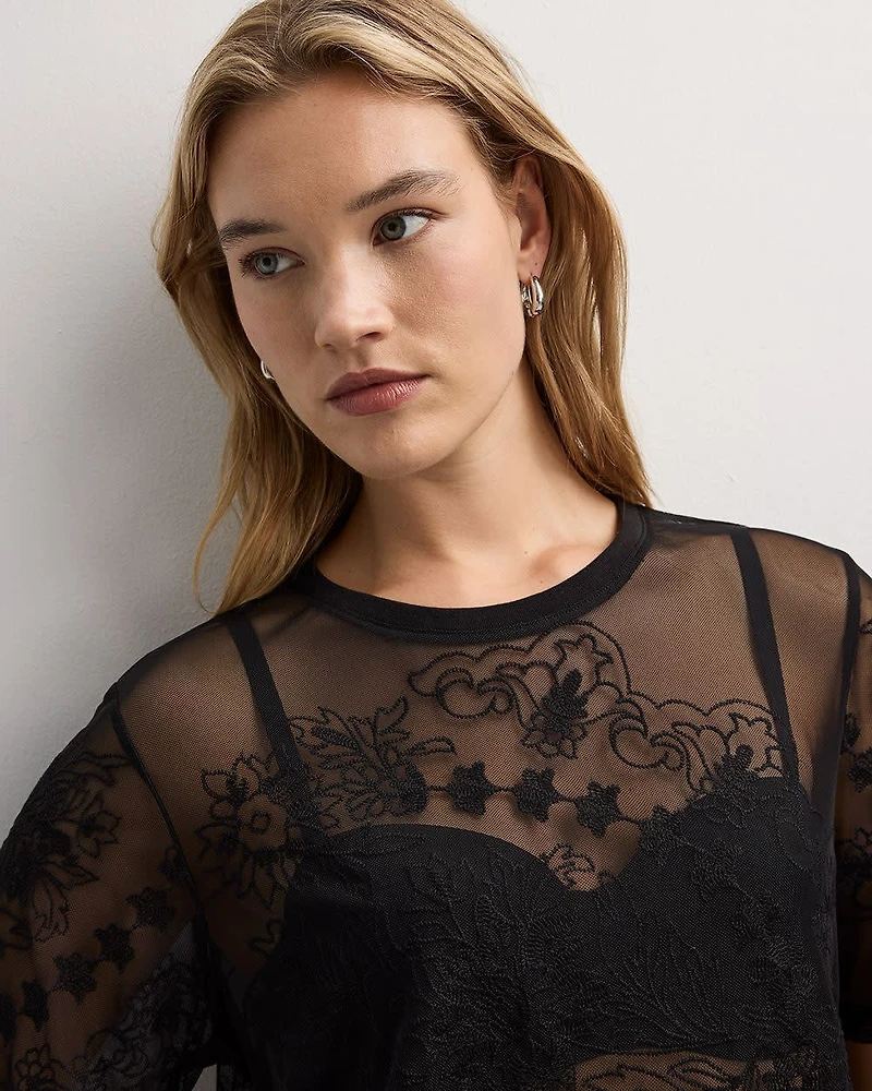 Short-Sleeve Lace Top with Embroideries