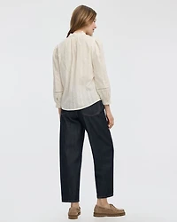 Blouse brodée à col montant