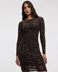 Robe courte moulante à manches longues