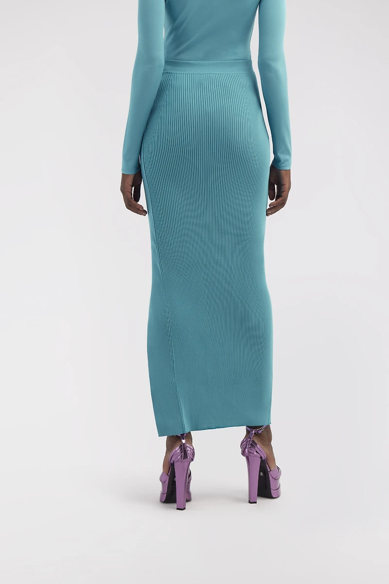 Ribbed long skirt with cut-out