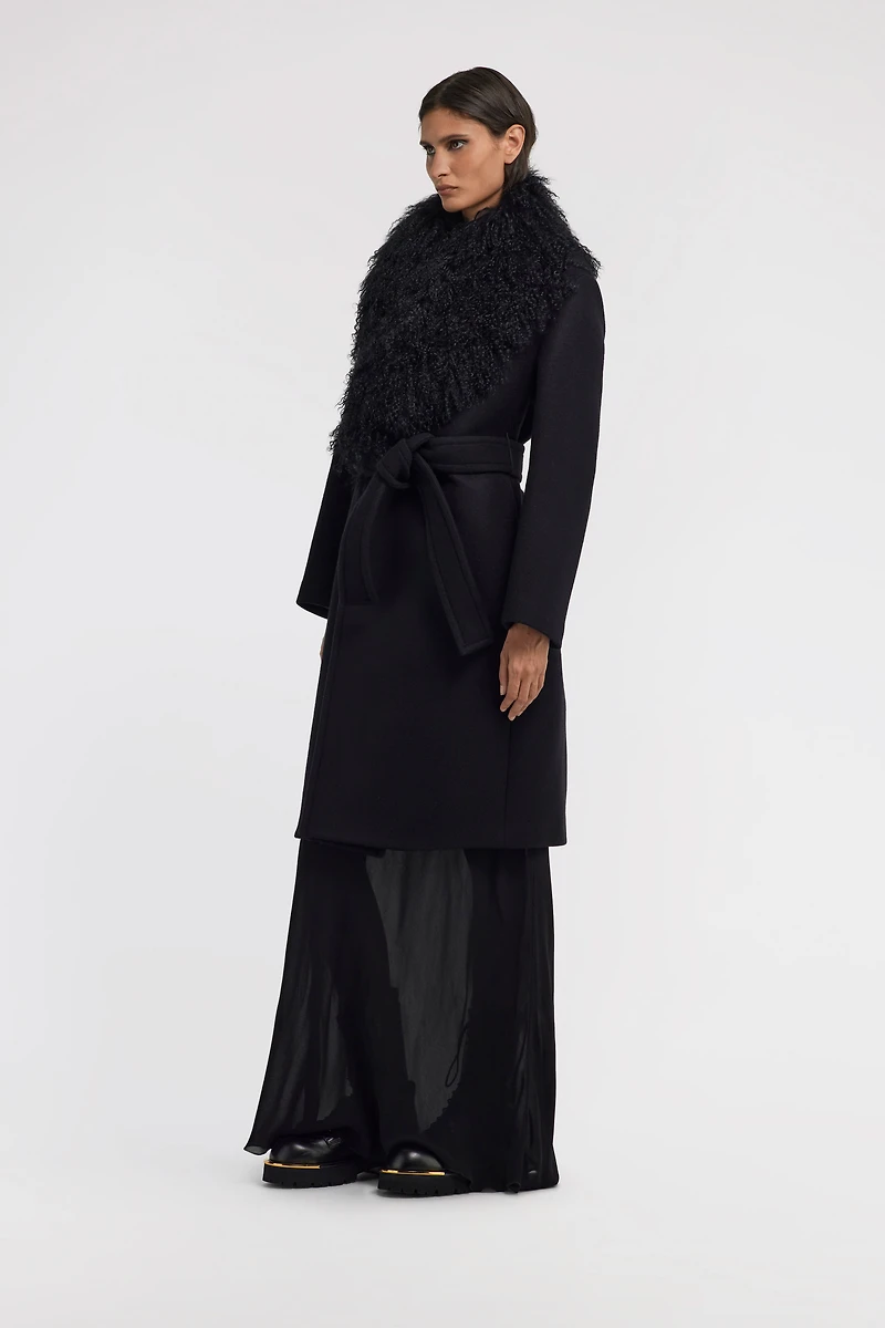 Coat with fur collar