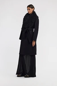 Coat with fur collar
