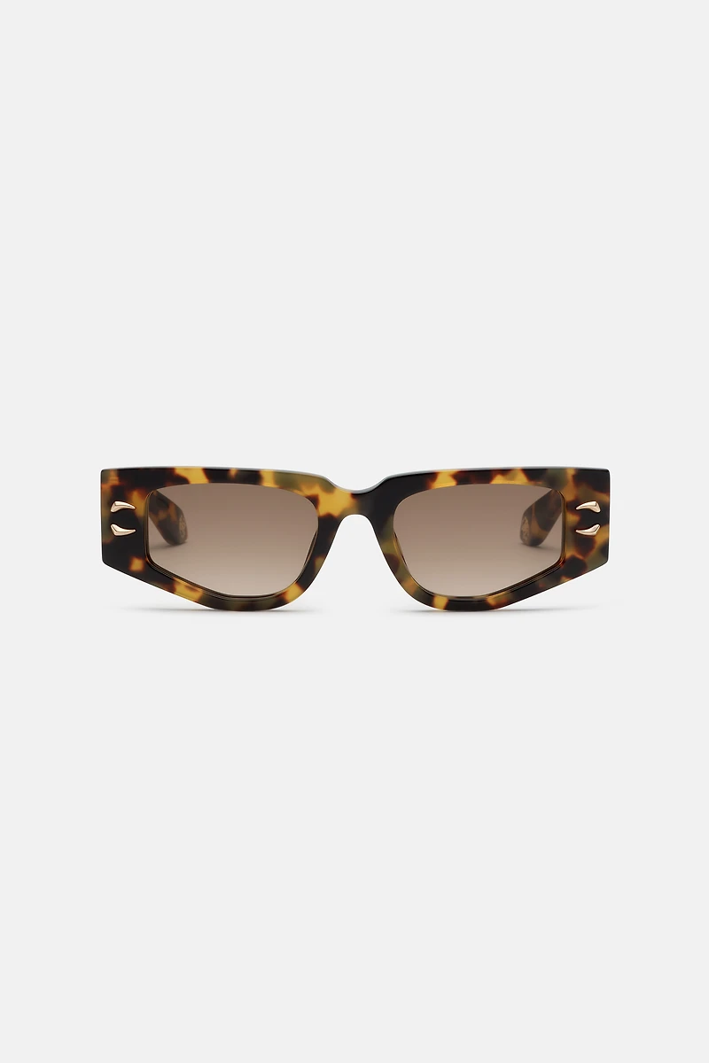 Sunglasses with rectangular front and fangs