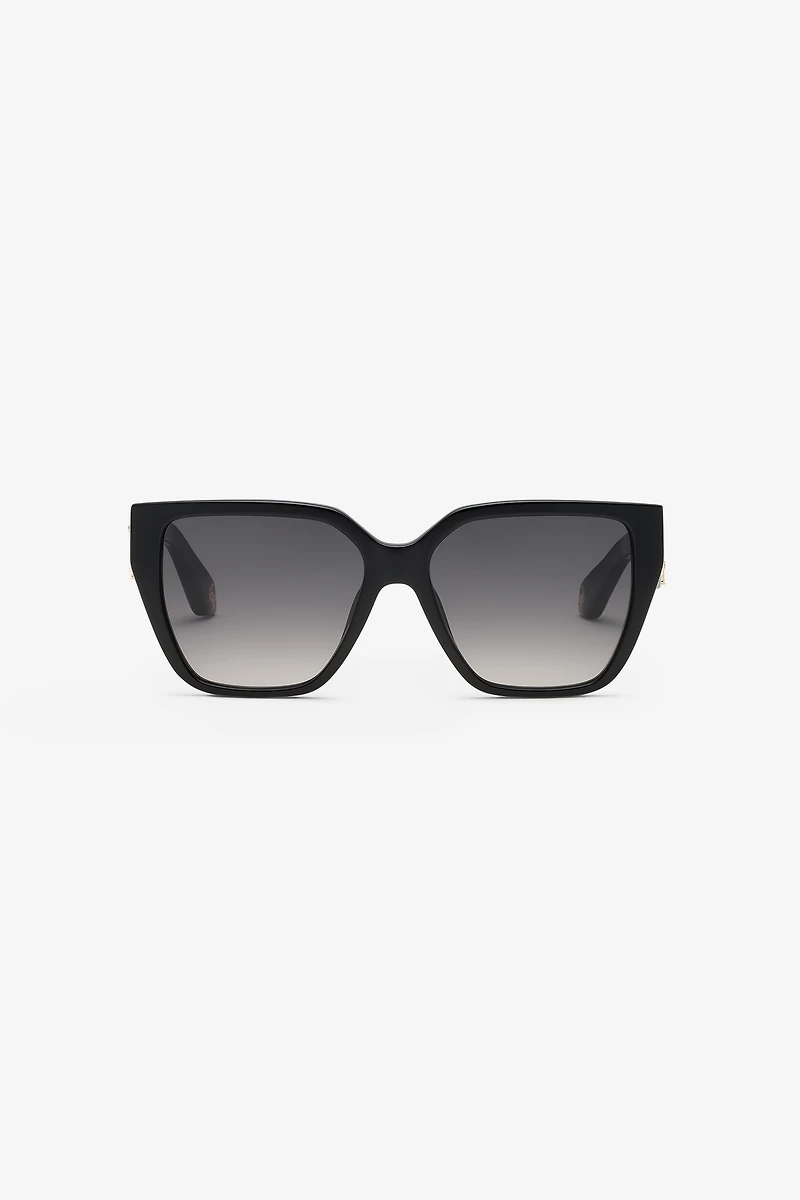 Sunglasses with wide and feminine front
