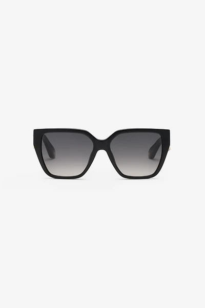 Sunglasses with wide and feminine front