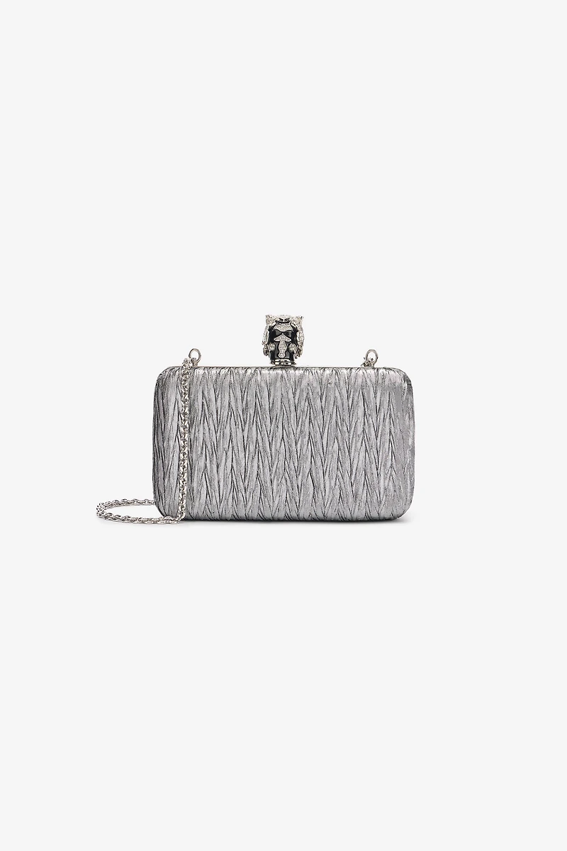 Clutch with tiger fastening