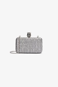 Clutch with tiger fastening