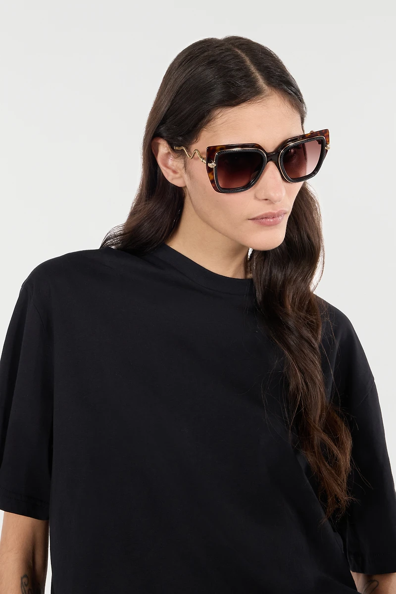 Wide and feminine front sunglasses with double ring decoration