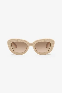 Sunglasses with wide bold cat-eye front